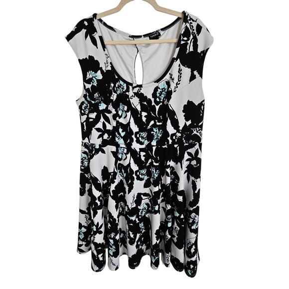 torrid Dresses & Skirts - Torrid Dress Knee Length Dress Floral Dress Fit Flare Dress 2X Black White